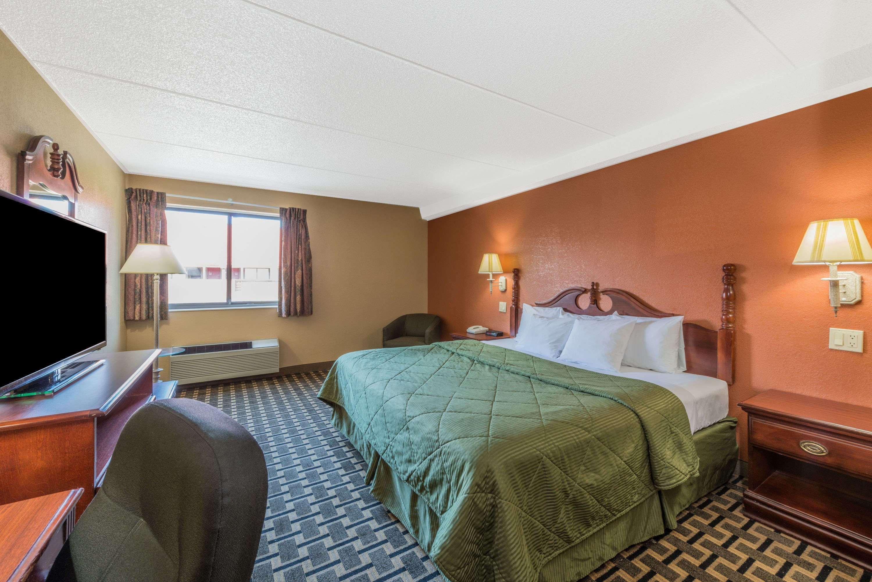 Days Inn By Wyndham Hurstbourne Луисвилл Экстерьер фото