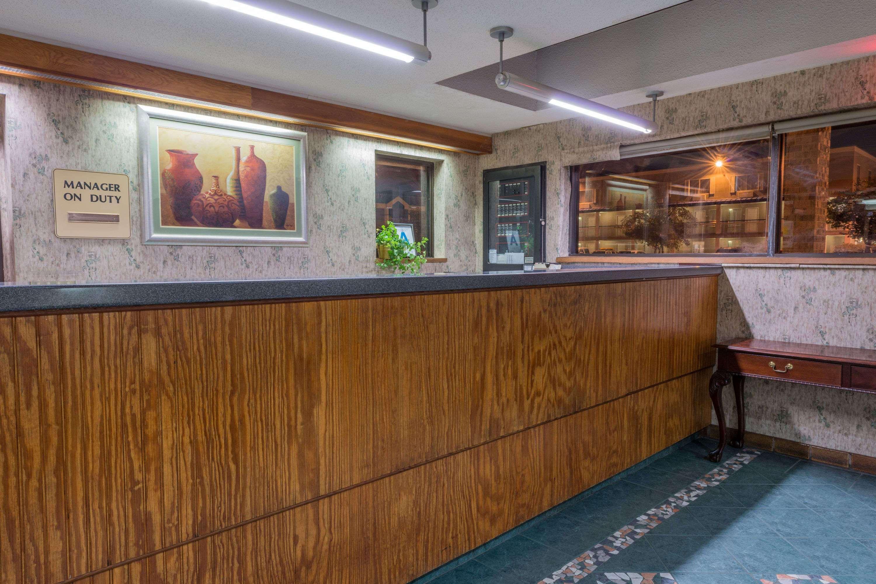 Days Inn By Wyndham Hurstbourne Луисвилл Экстерьер фото
