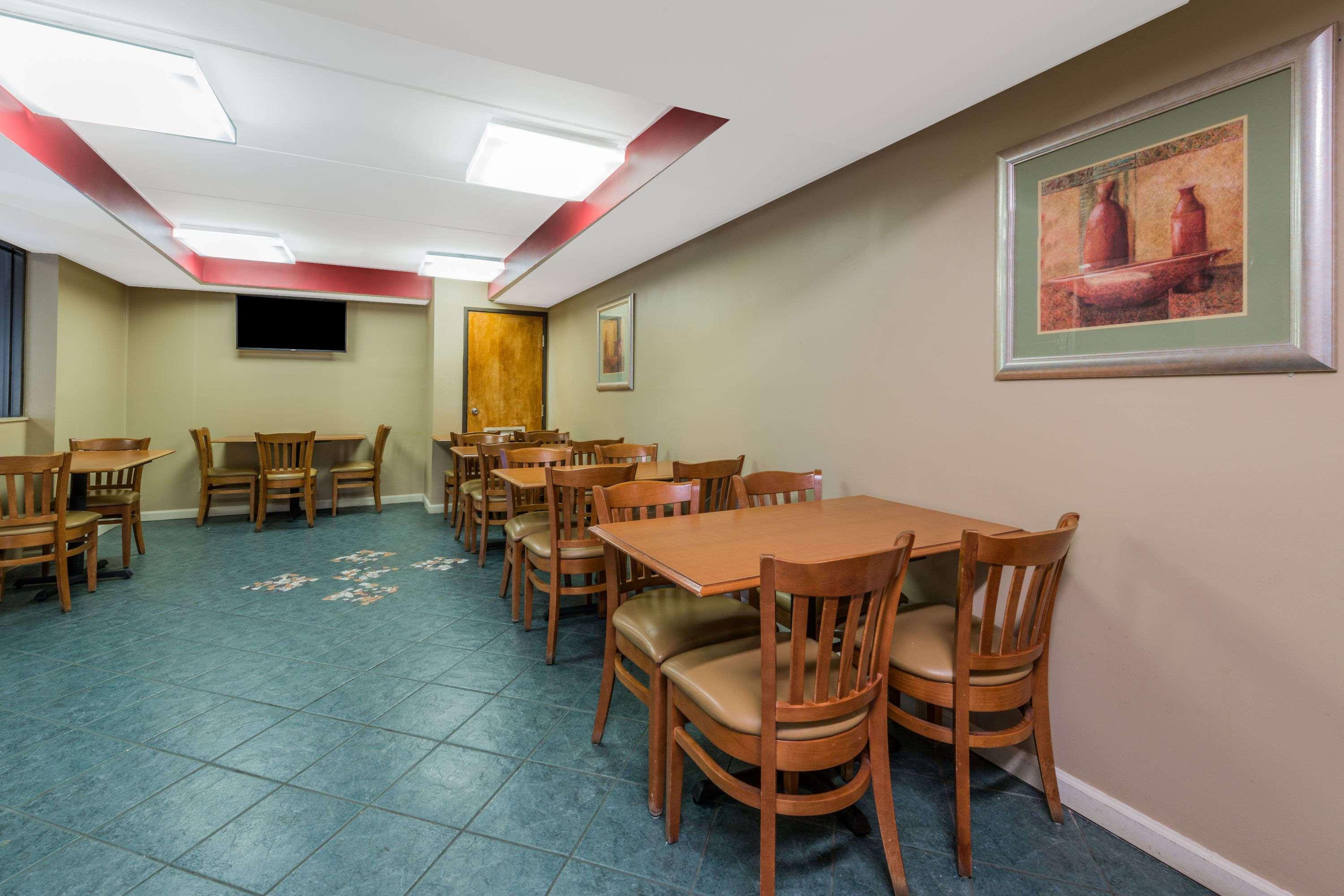 Days Inn By Wyndham Hurstbourne Луисвилл Экстерьер фото